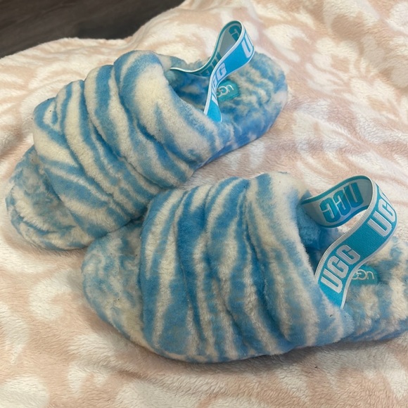 UGG Slippers - Picture 1 of 1